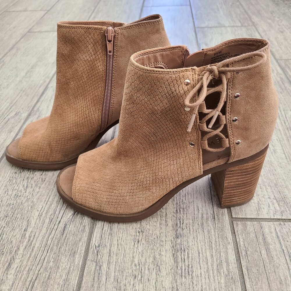 Nine West lace up ankle booties tan suede size 8.5 women's